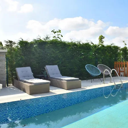 With Private Pool - 247 * Durrës