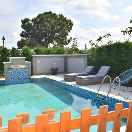 With Private Pool - 247 Durrës