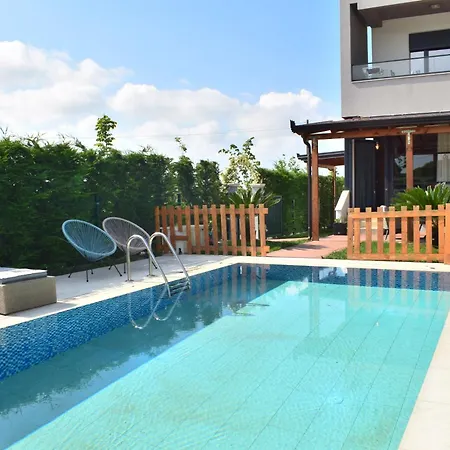 With Private Pool - 247 Durrës